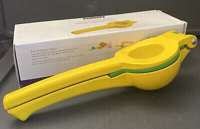 2-in-1 Citrus Press by Epicure Epicure 