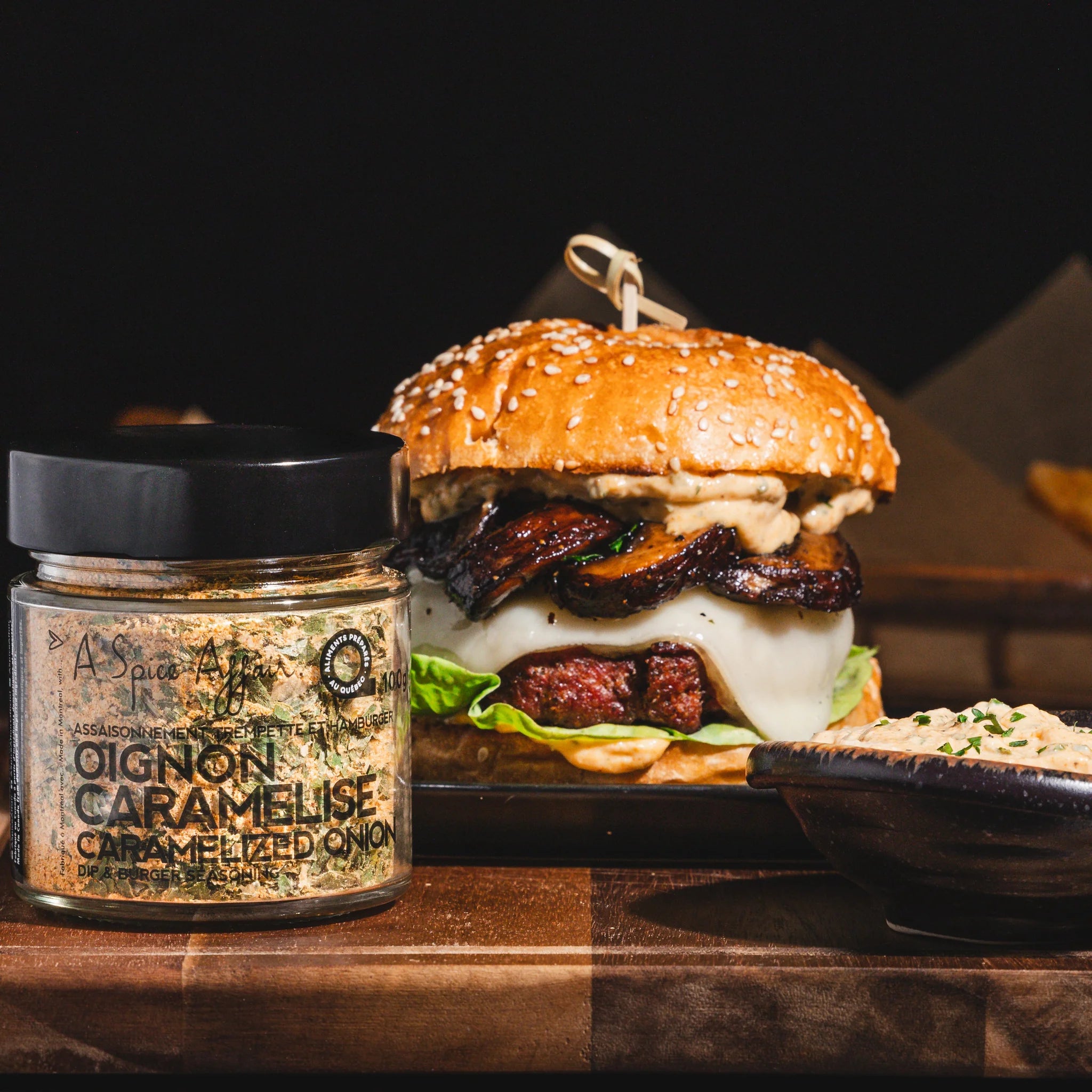 Trempette à l'oignon caramélisé et assaisonnement pour hamburgers